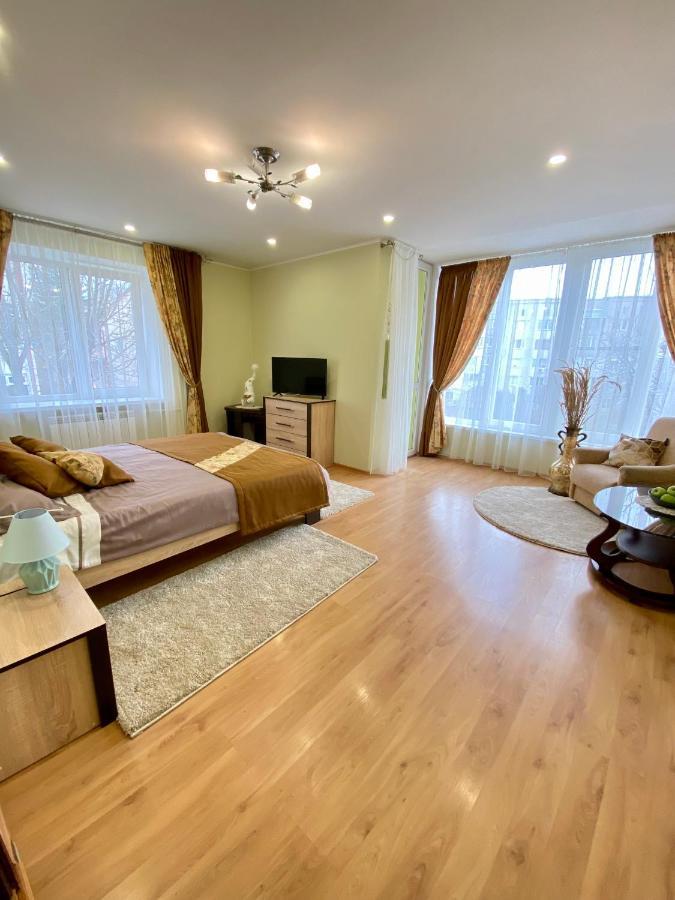 Центр. Острозького. Простора Та Комфортна. 2 Спальні Ternopil Extérieur photo